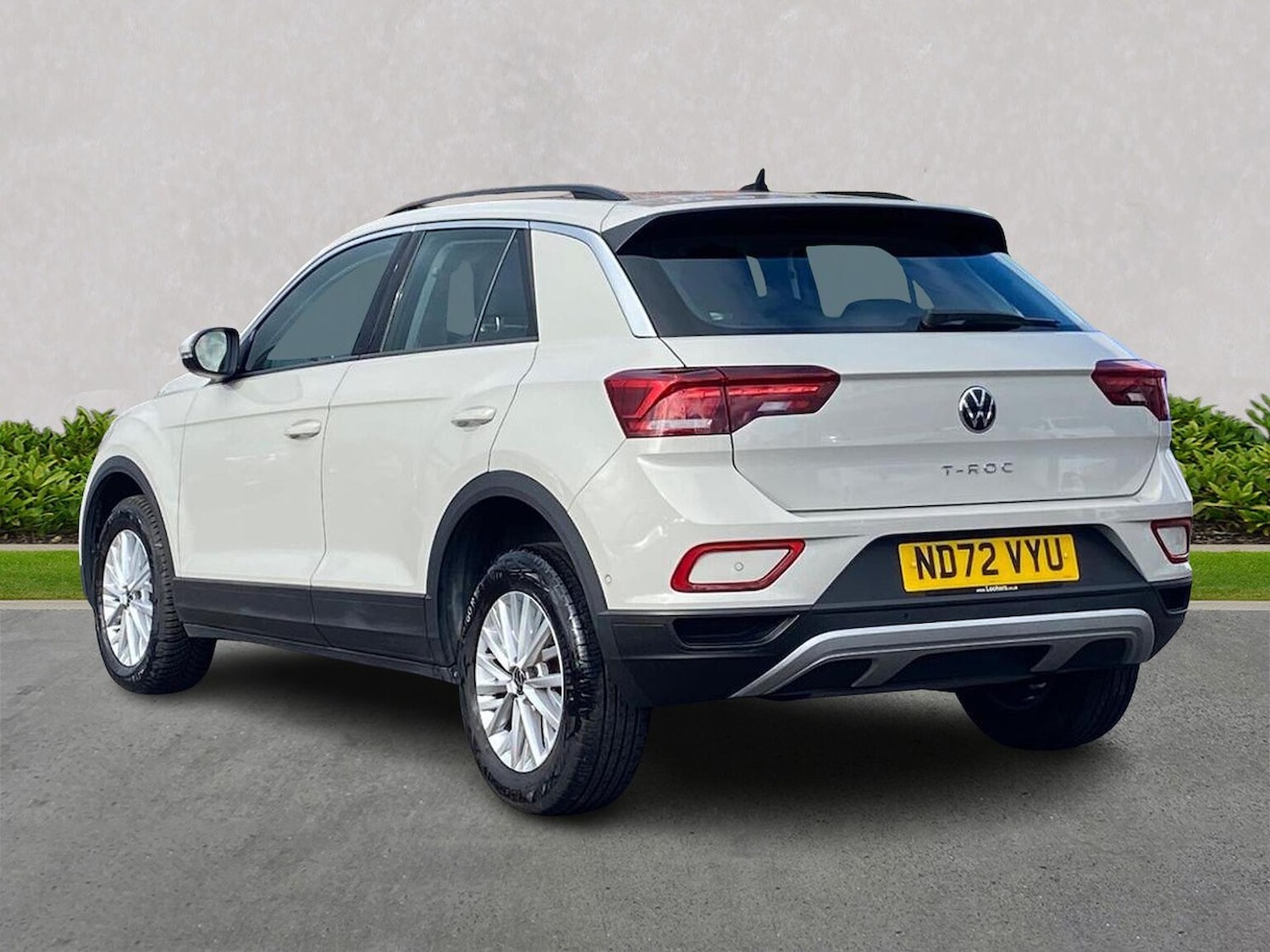Used Volkswagen T-Roc 2023 for sale - 76281209: Photo 2