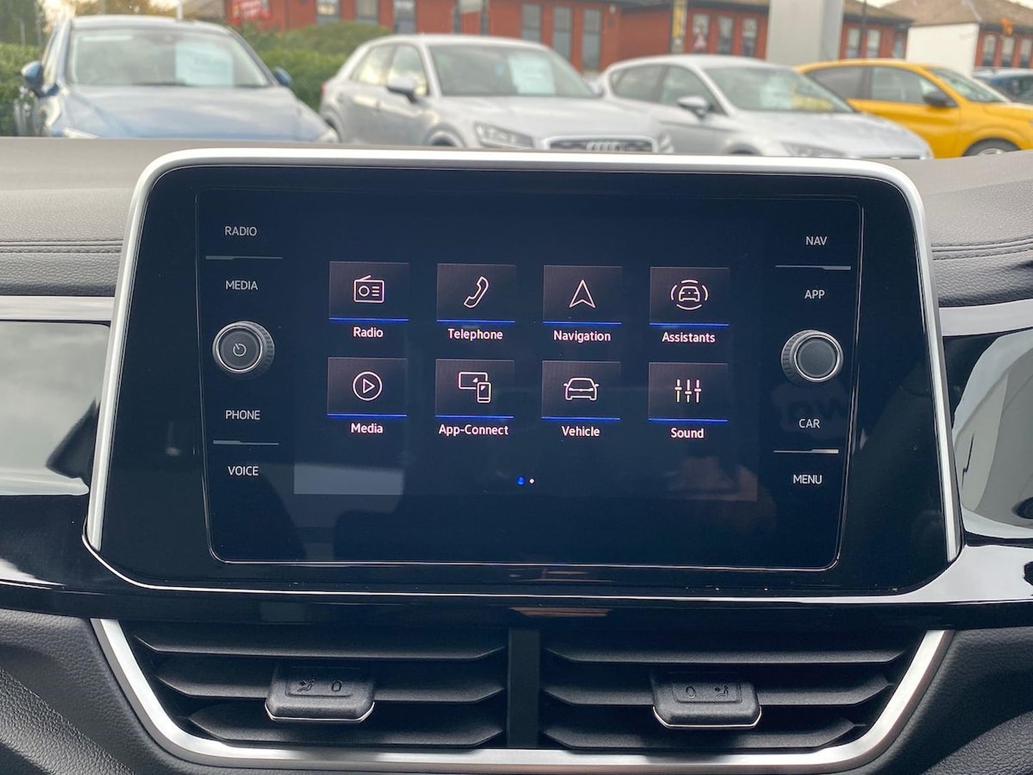 Used Volkswagen T-Roc 2025 for sale - 76492366: Photo 11