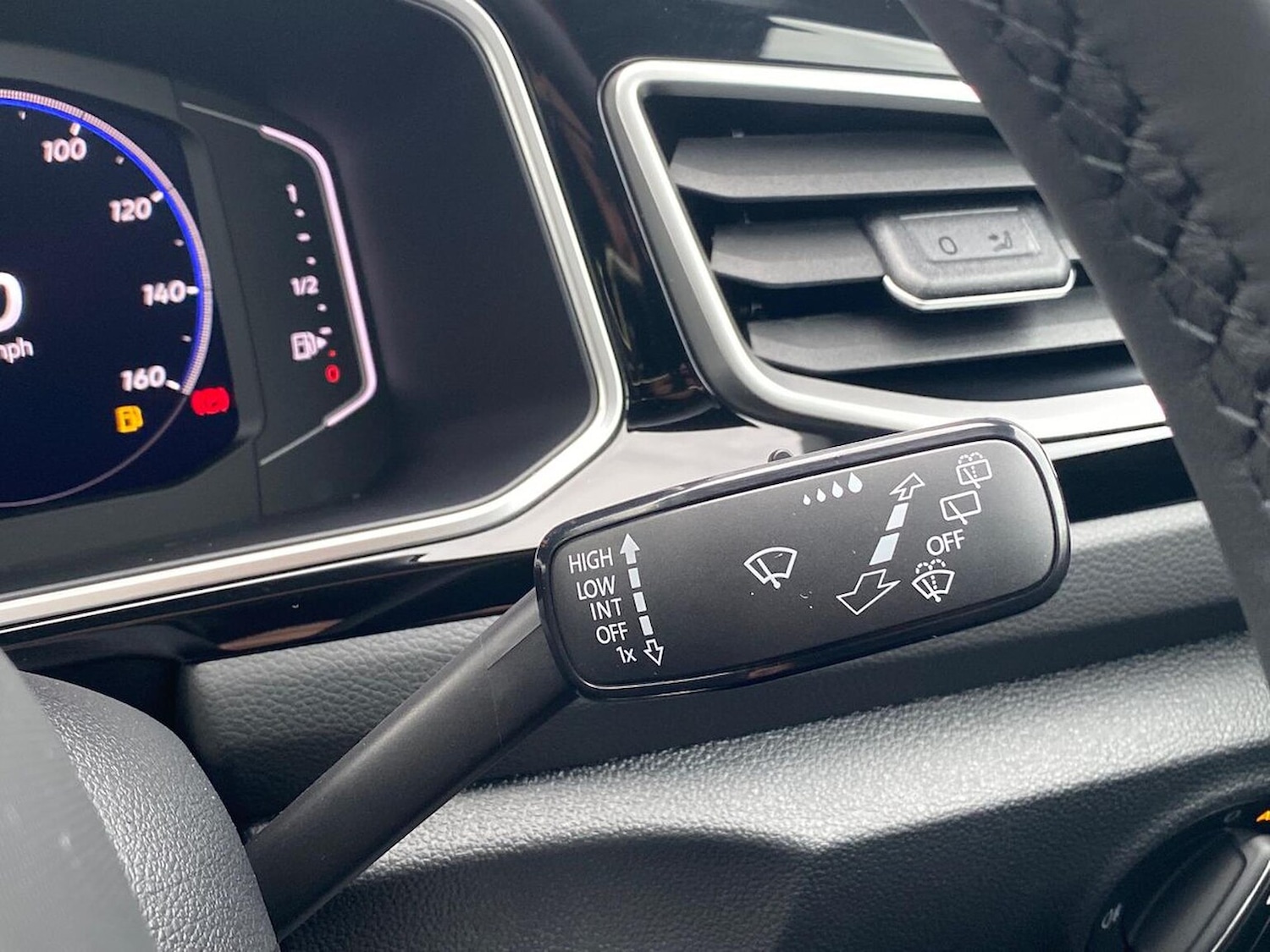 Used Volkswagen T-Roc 2025 for sale - 76492366: Photo 27