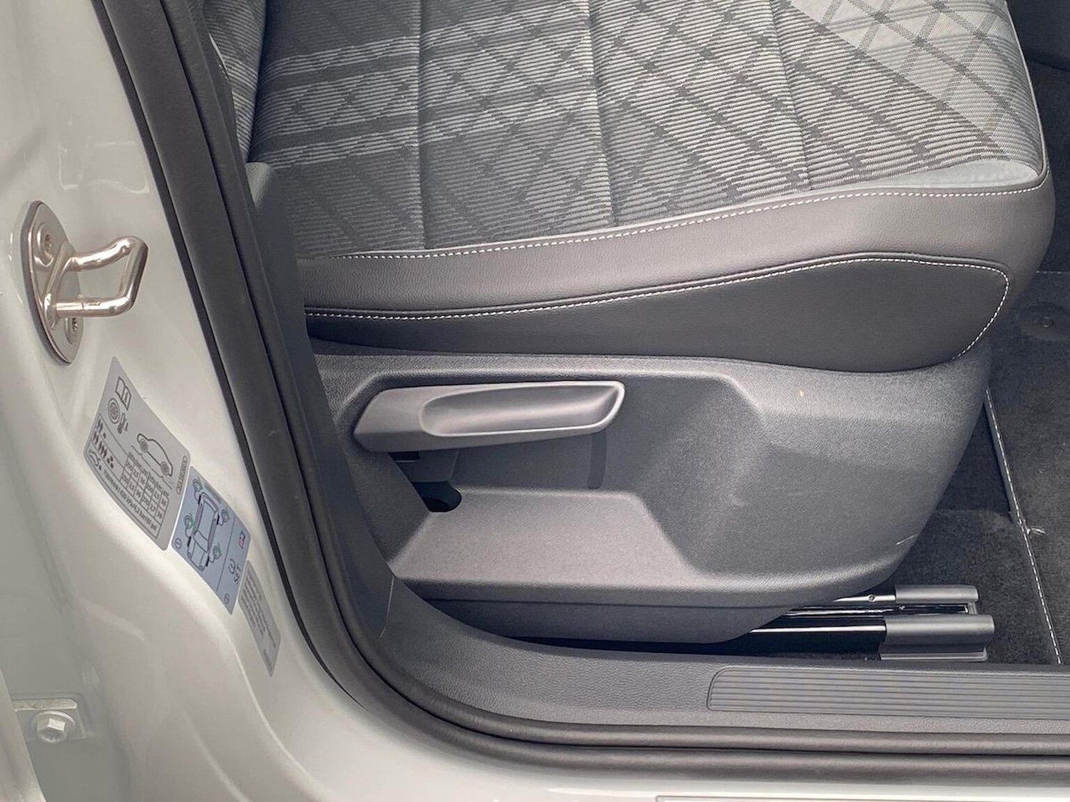 Used Volkswagen T-Roc 2025 for sale - 76492366: Photo 29