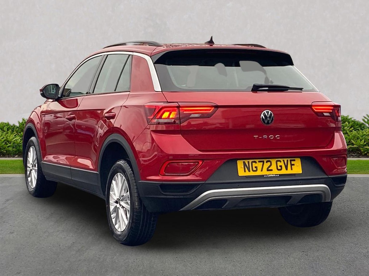 Used Volkswagen T-Roc 2023 for sale - 76492359: Photo 2