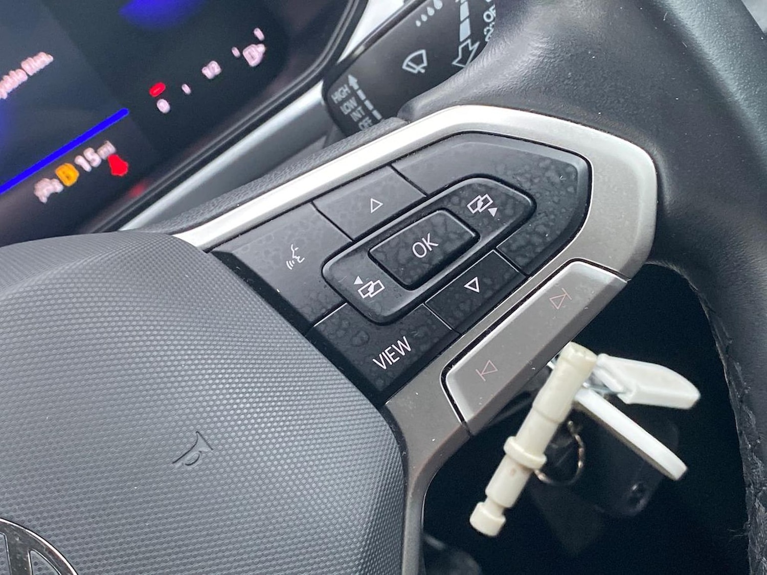 Used Volkswagen T-Roc 2023 for sale - 76492359: Photo 24