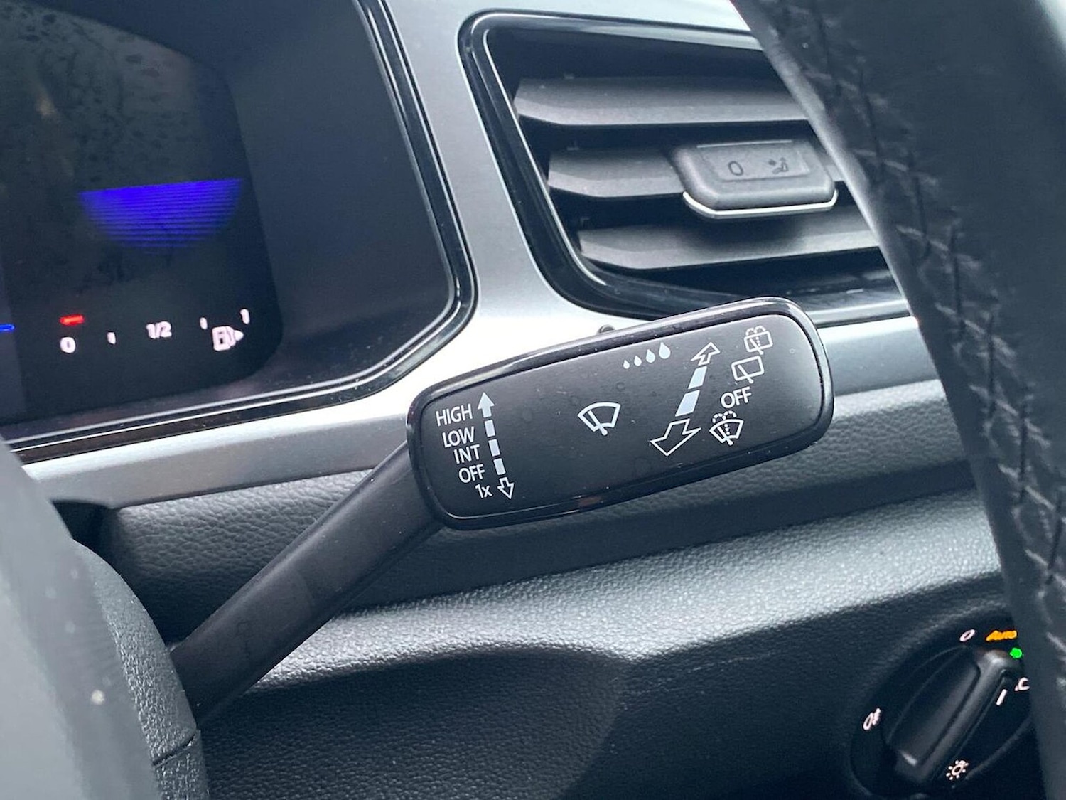 Used Volkswagen T-Roc 2023 for sale - 76492359: Photo 26