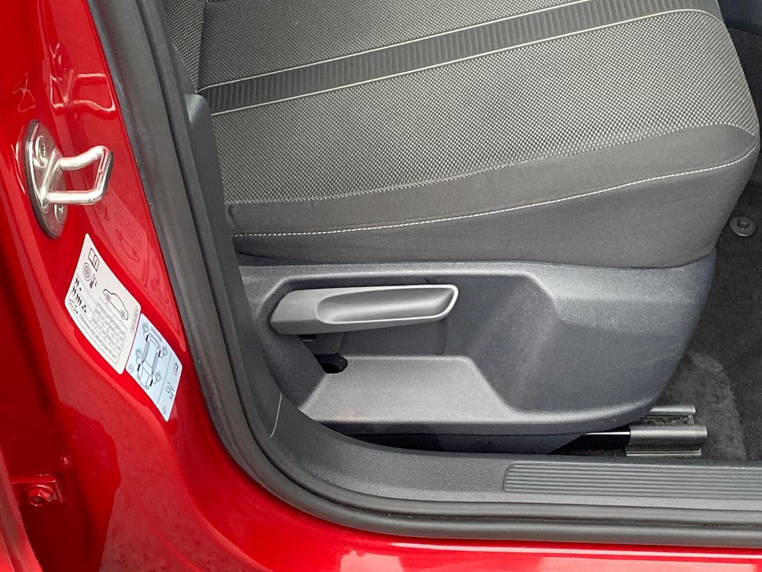 Used Volkswagen T-Roc 2023 for sale - 76492359: Photo 28