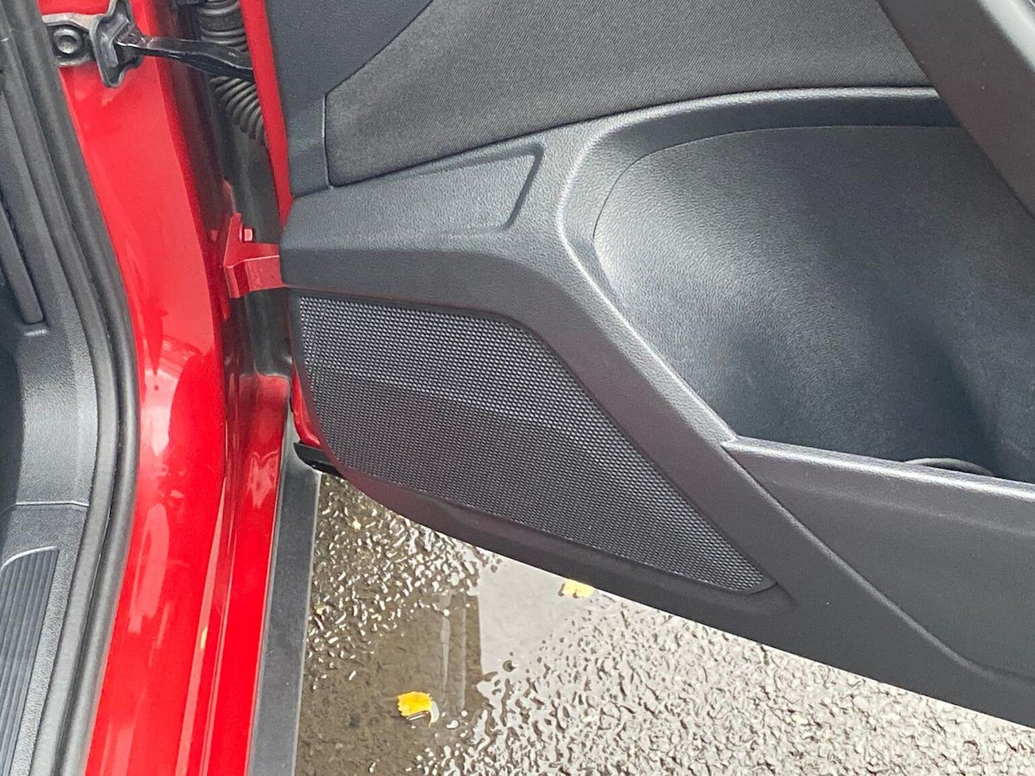 Used Volkswagen T-Roc 2023 for sale - 76492359: Photo 29