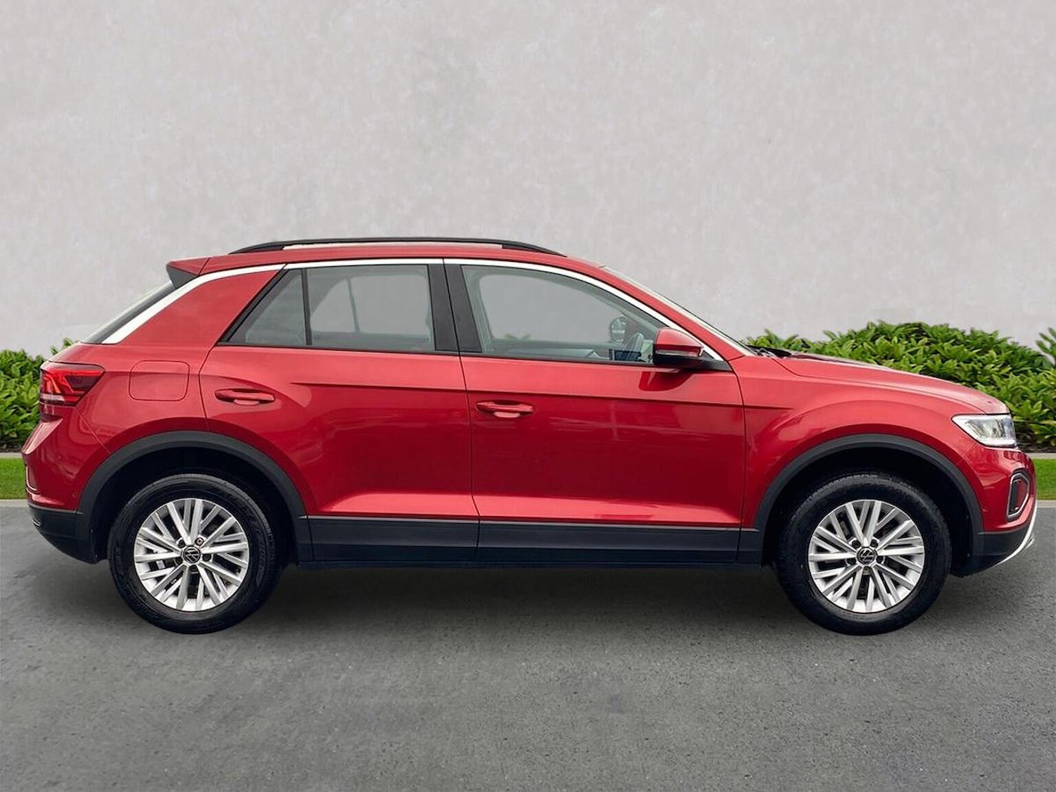 Used Volkswagen T-Roc 2023 for sale - 76492359: Photo 3