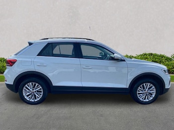 Used Volkswagen T-Roc 2023 for sale - 78670702: Photo