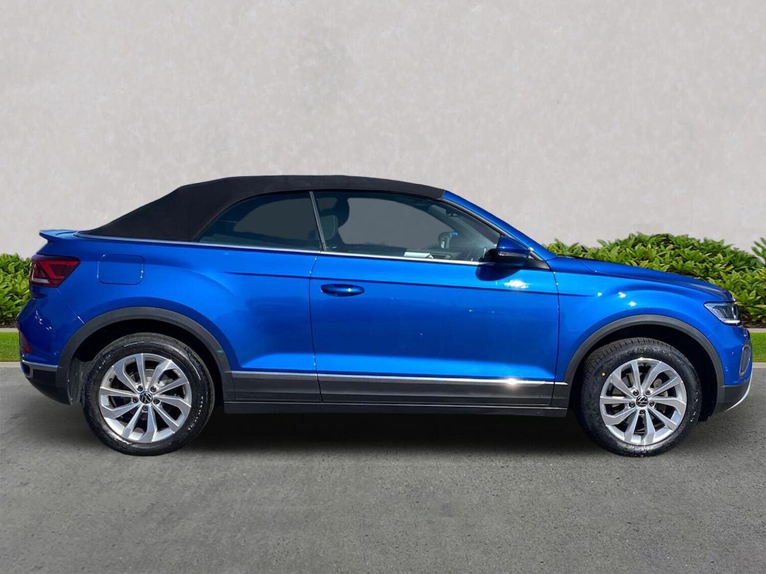 Used Volkswagen T-Roc 2023 for sale - 75999721: Photo 3