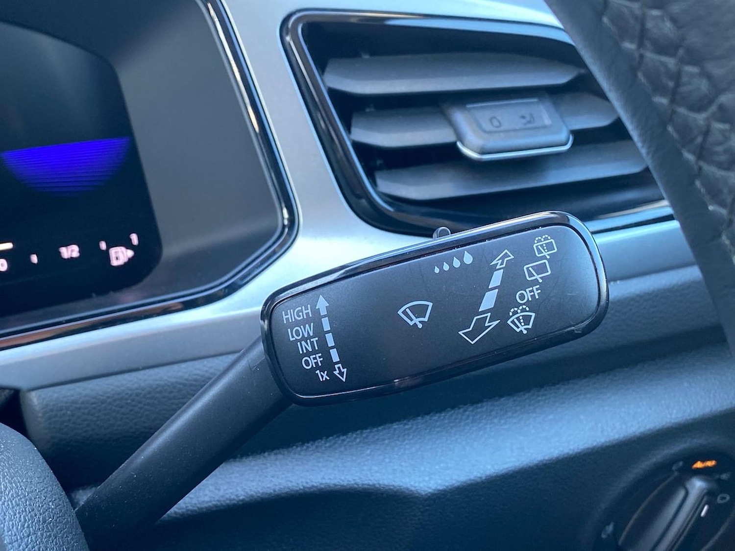 Used Volkswagen T-Roc 2022 for sale - 77931712: Photo 26