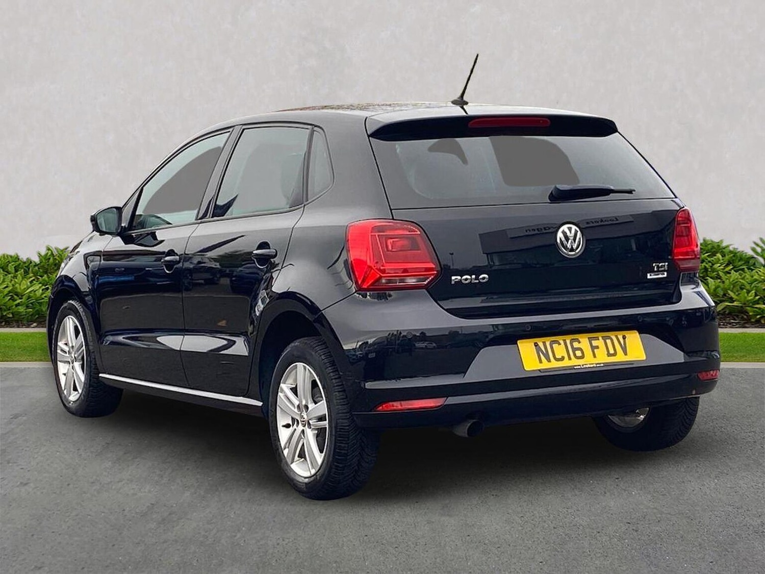 Used Volkswagen Polo 2016 for sale - 76369120: Photo 2