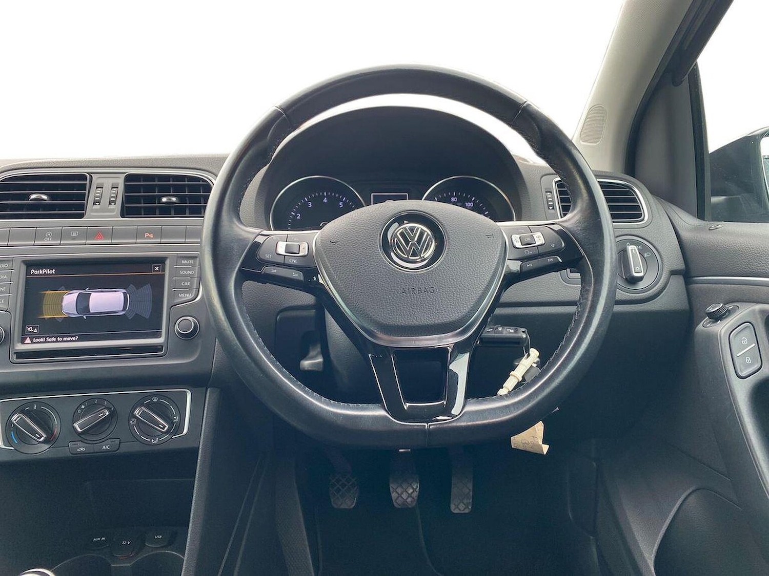Used Volkswagen Polo 2016 for sale - 76369120: Photo 9