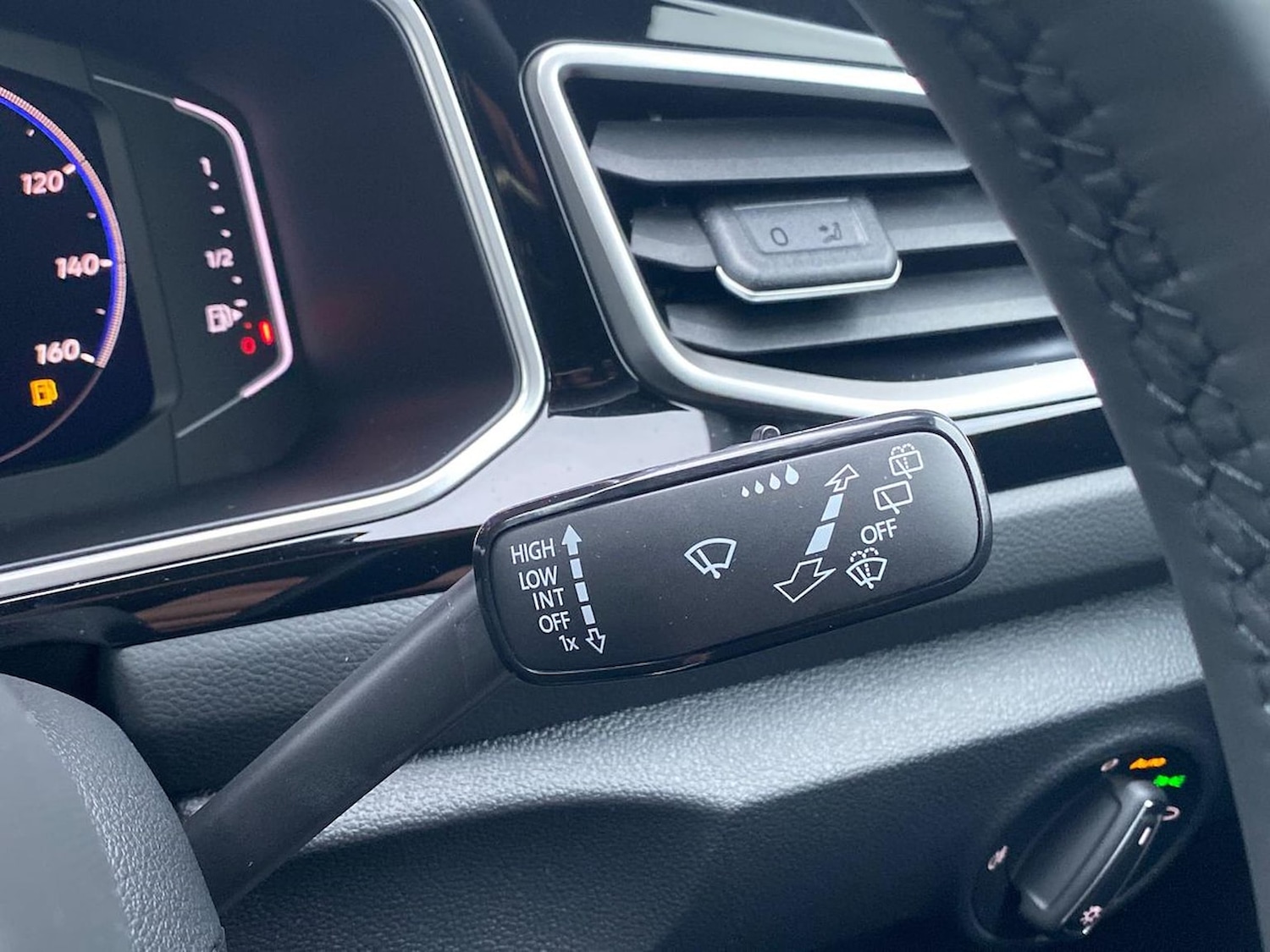 Used Volkswagen T-Roc 2025 for sale - 76492374: Photo 27