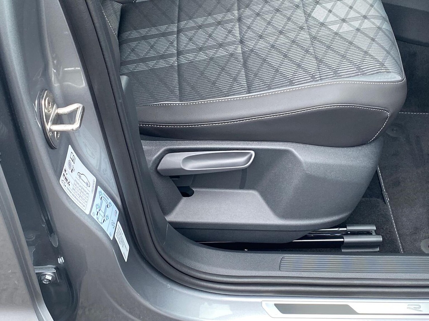 Used Volkswagen T-Roc 2025 for sale - 76492374: Photo 29