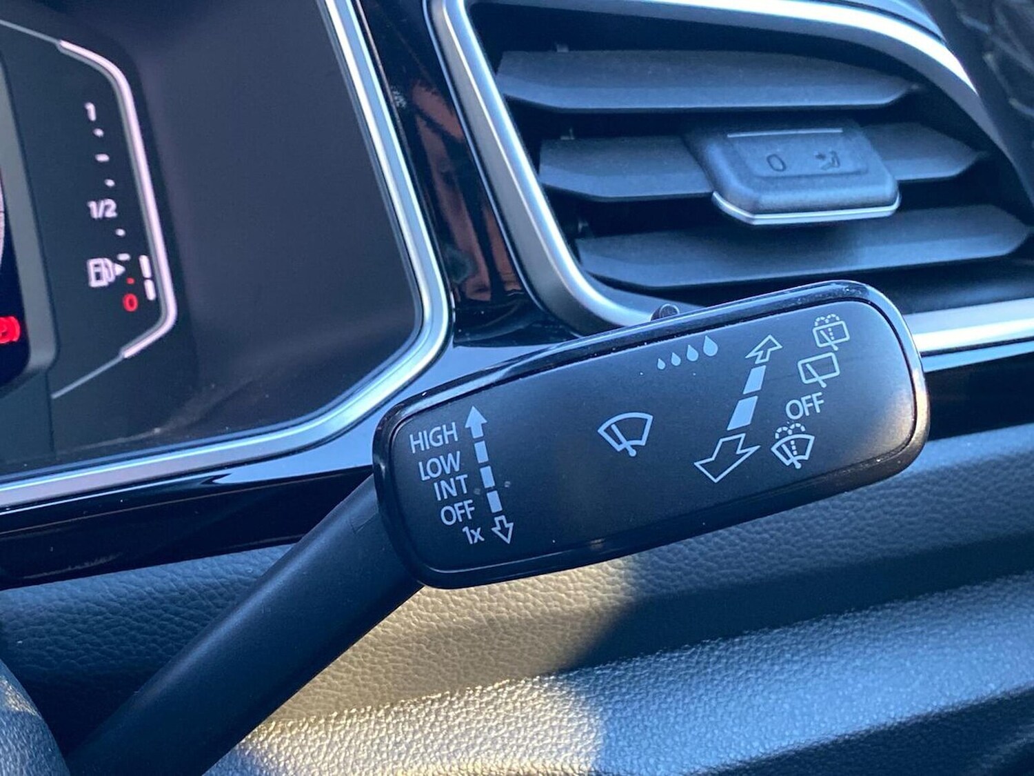 Used Volkswagen T-Roc 2022 for sale - 76860037: Photo 27