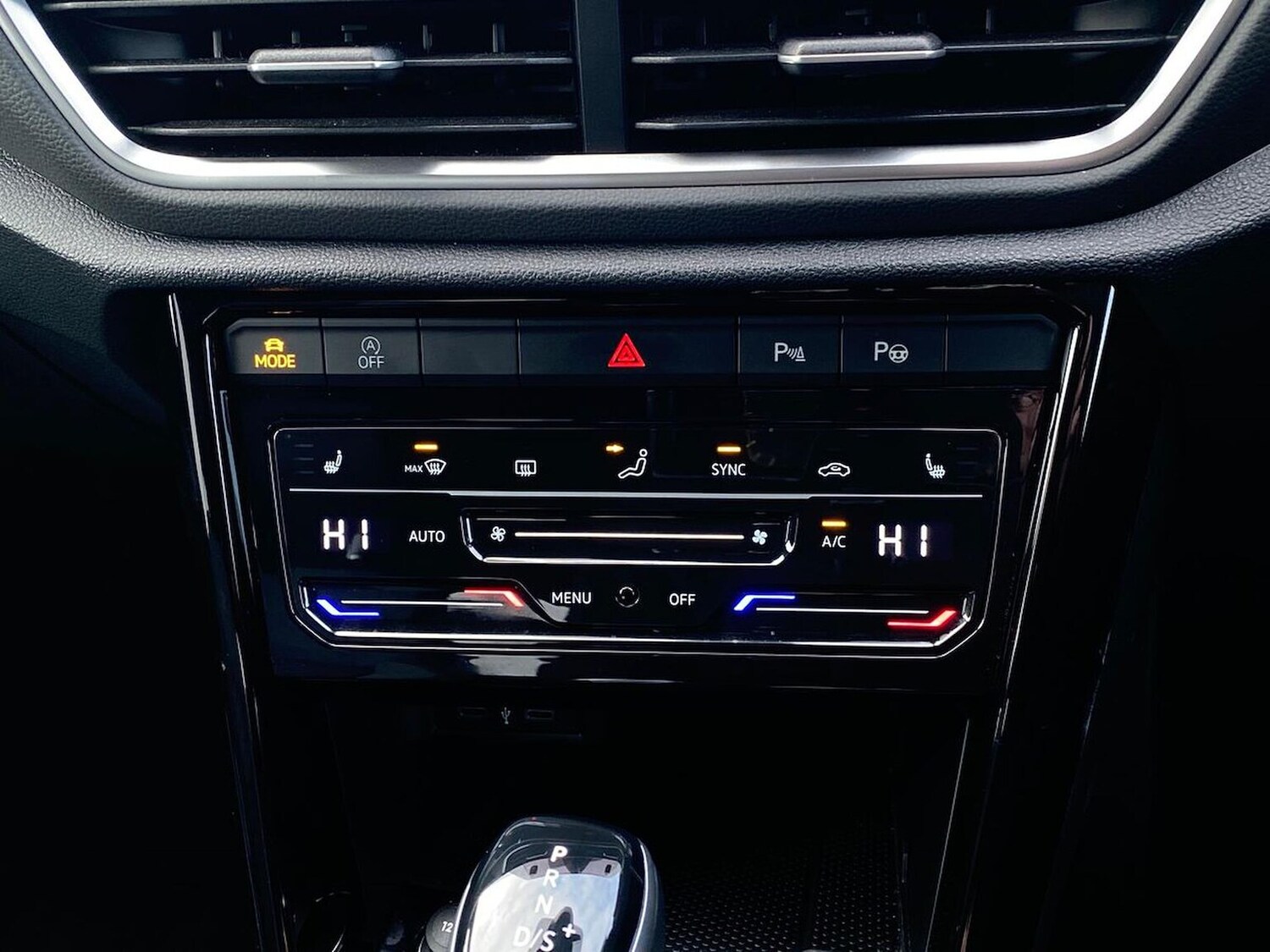 Used Volkswagen T-Roc 2022 for sale - 77688011: Photo 12