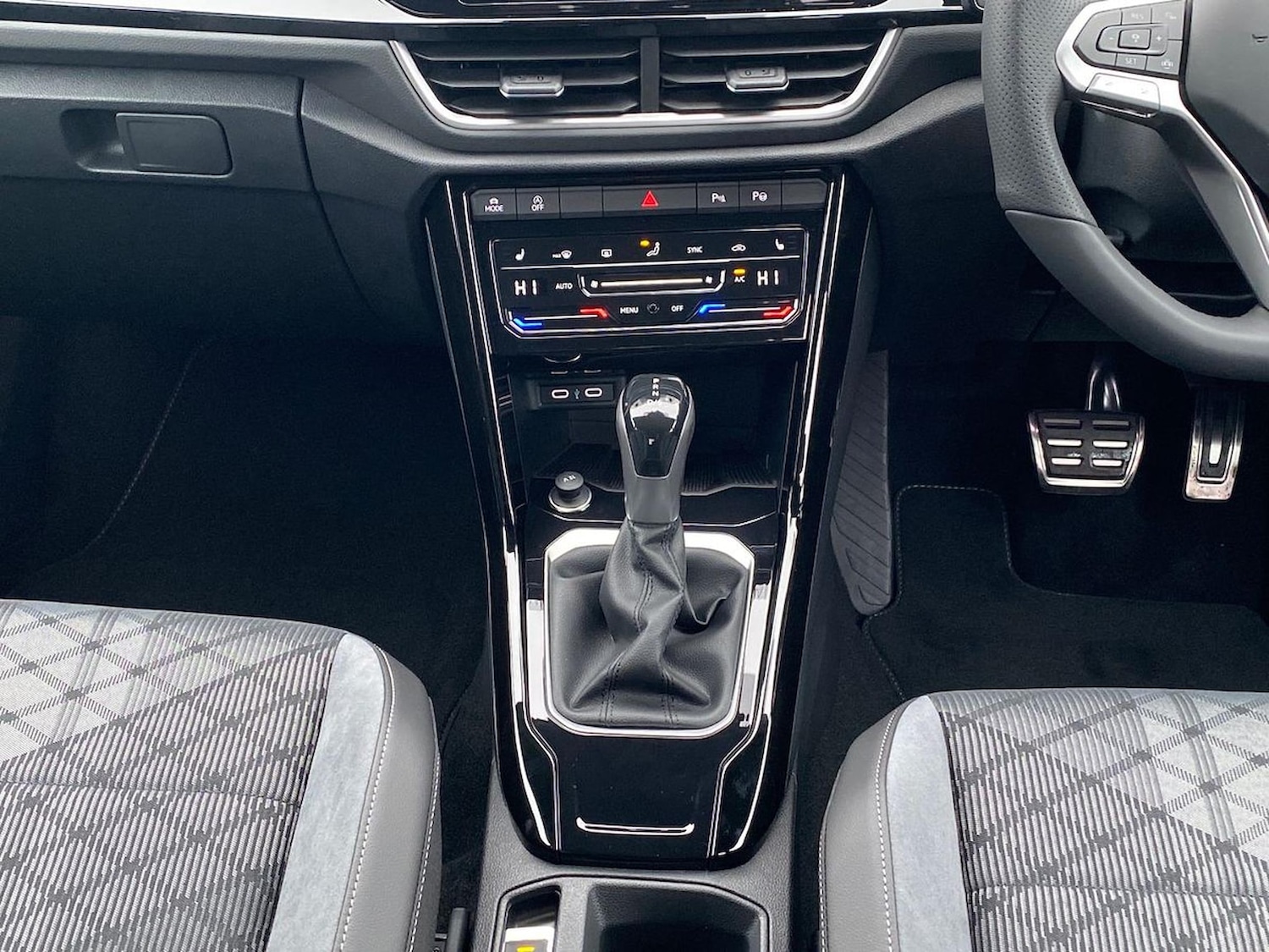 Used Volkswagen T-Roc 2025 for sale - 76492378: Photo 13