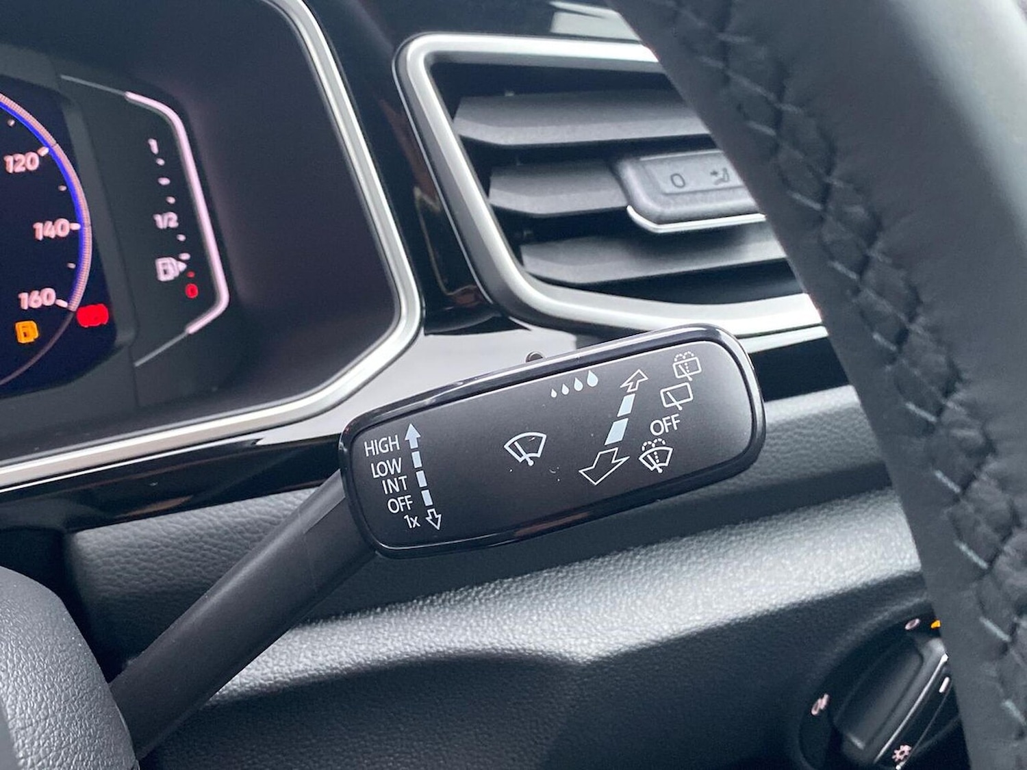 Used Volkswagen T-Roc 2025 for sale - 76492378: Photo 27