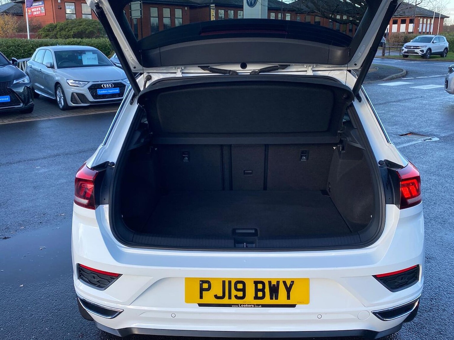 Used Volkswagen T-Roc 2019 for sale - 76911225: Photo 17