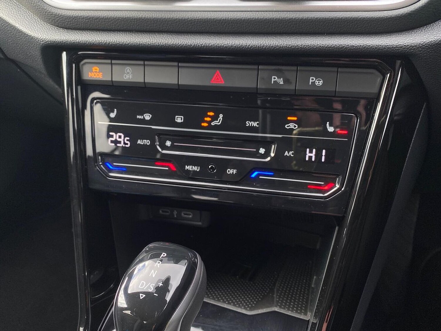 Used Volkswagen T-Roc 2025 for sale - 78026177: Photo 12