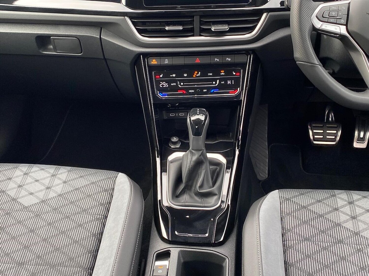 Used Volkswagen T-Roc 2025 for sale - 78026177: Photo 13