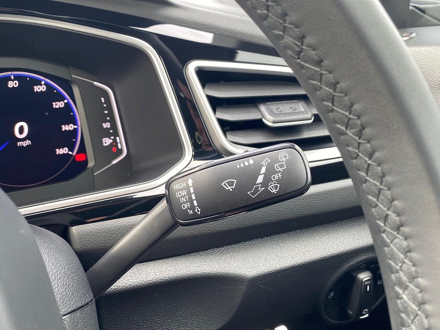 Used Volkswagen T-Roc 2025 for sale - 78026177: Photo 25