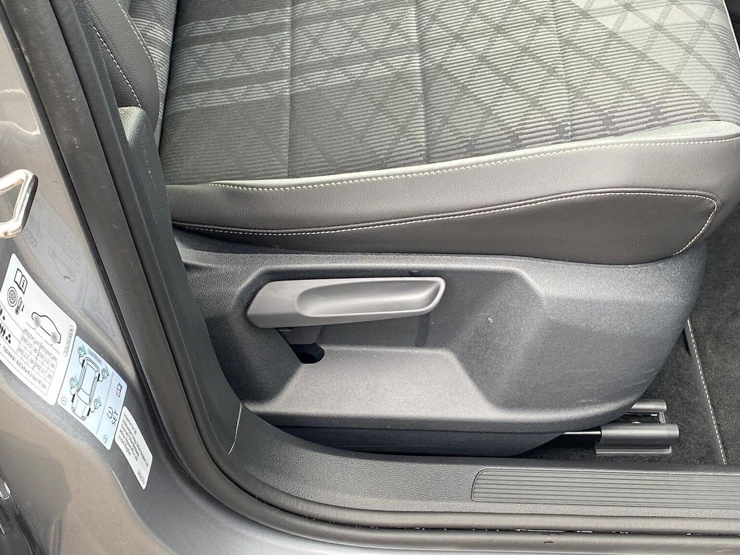 Used Volkswagen T-Roc 2025 for sale - 78026177: Photo 27