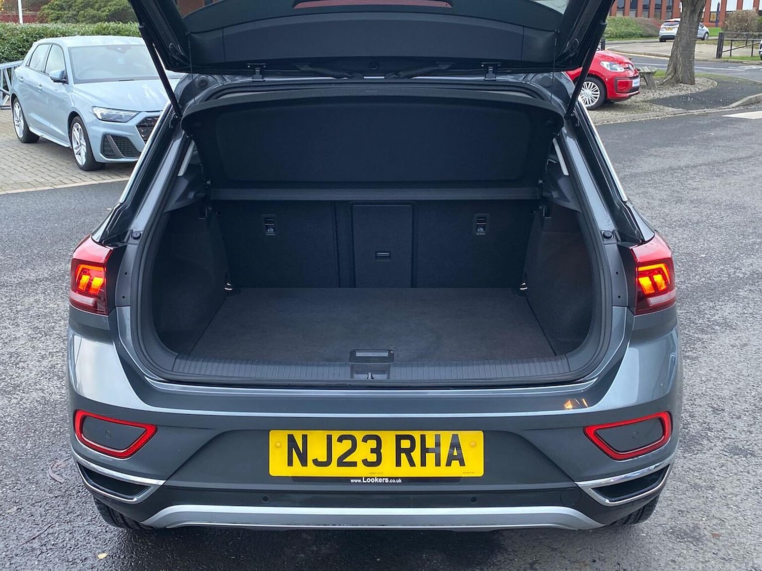 Used Volkswagen T-Roc 2023 for sale - 76821693: Photo 17