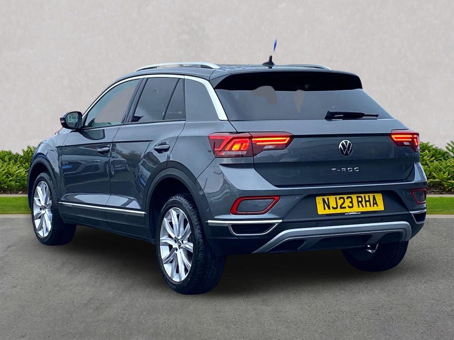 Used Volkswagen T-Roc 2023 for sale - 76821693: Photo 2