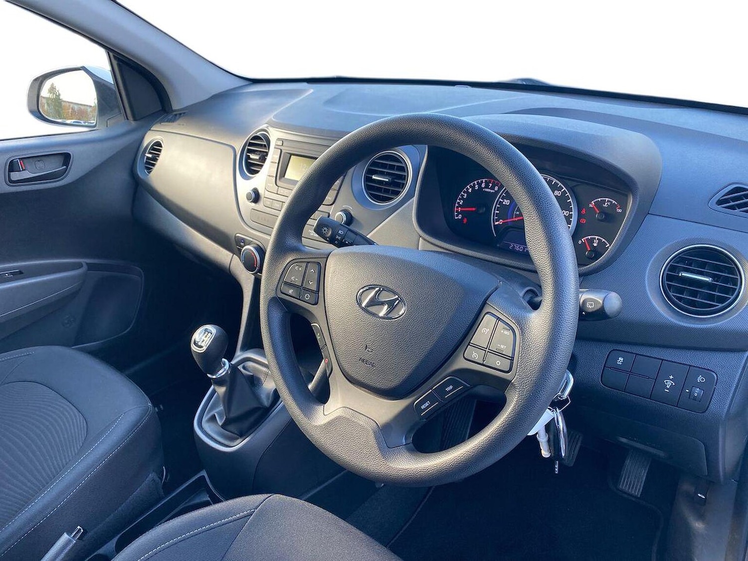 Used Hyundai i10 2017 for sale - 76357971: Photo 15