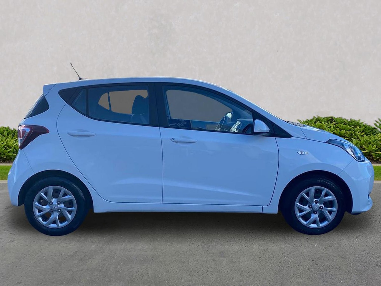 Used Hyundai i10 2017 for sale - 76357971: Photo 3