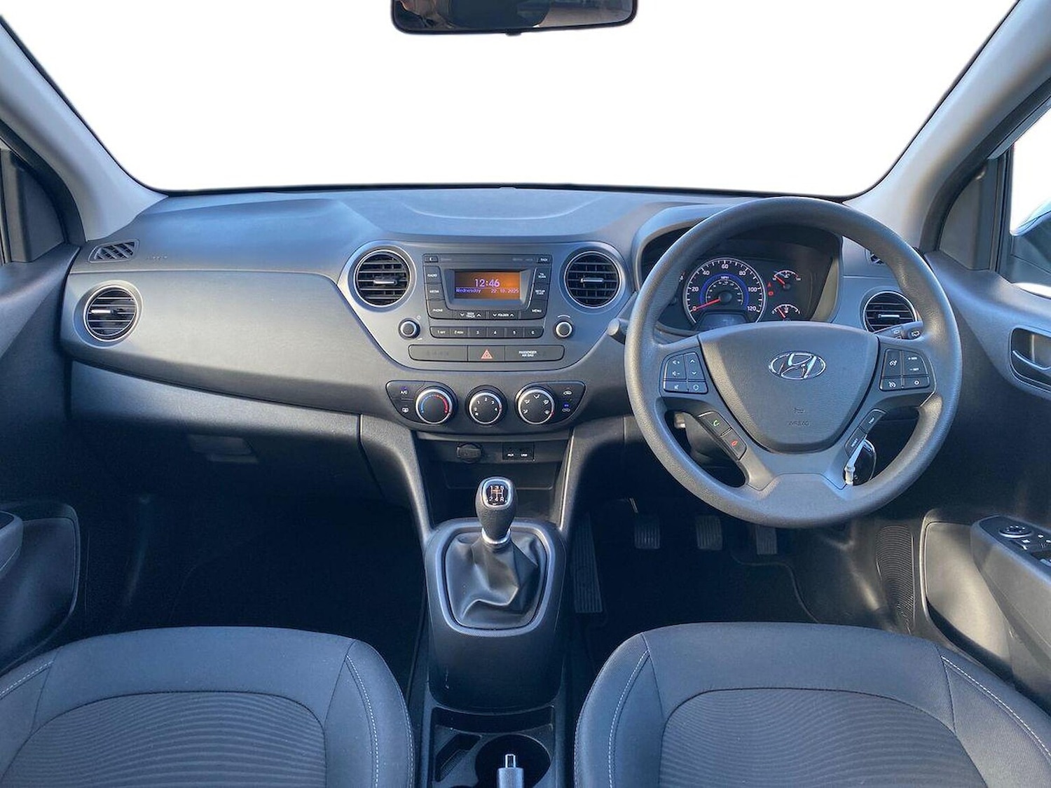Used Hyundai i10 2017 for sale - 76357971: Photo 8