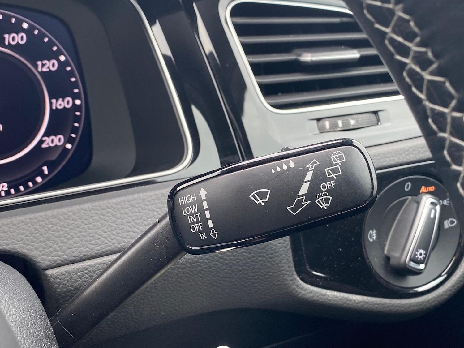 Used Volkswagen Golf 2017 for sale - 76504999: Photo 27