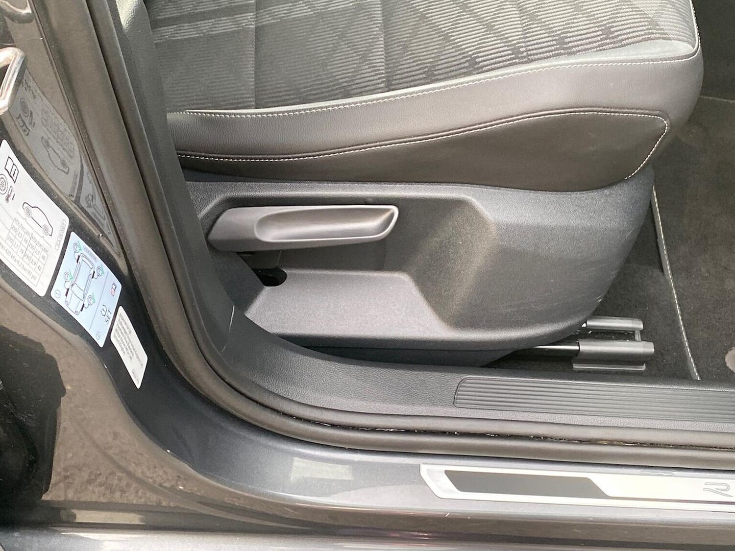 Used Volkswagen T-Roc 2025 for sale - 78026148: Photo 29