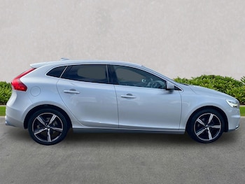 Used Volvo V40 2019 for sale - 75906683: Photo