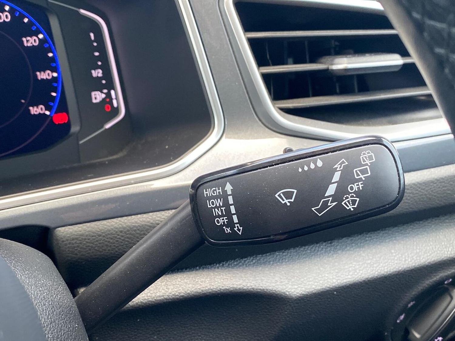 Used Volkswagen T-Roc 2022 for sale - 76637823: Photo 27