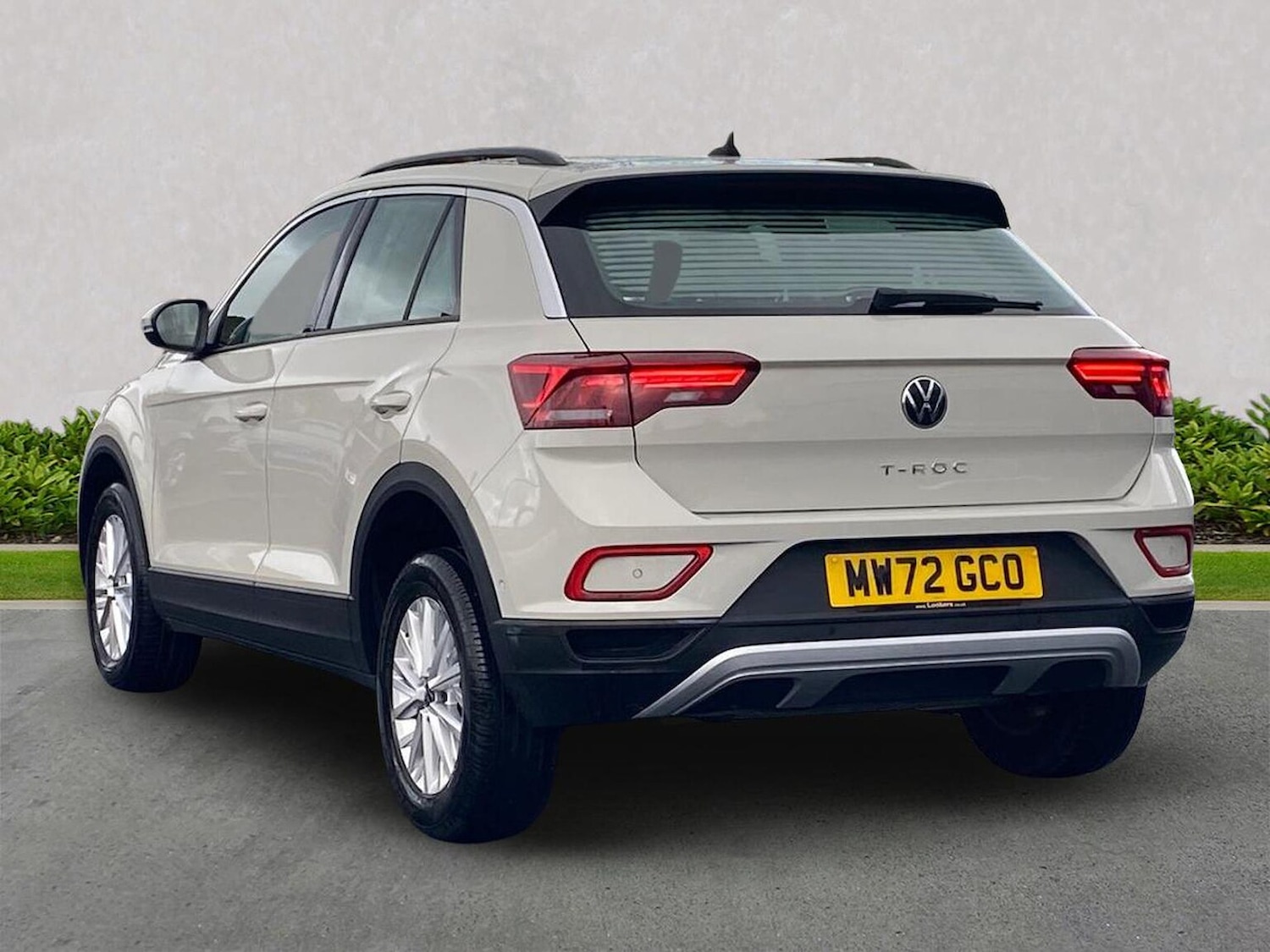 Used Volkswagen T-Roc 2022 for sale - 77001854: Photo 2