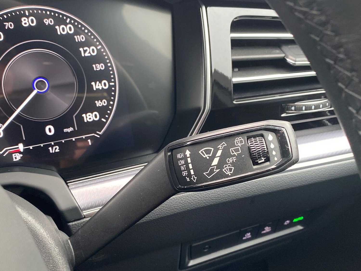 Used Volkswagen Touareg 2022 for sale - 76637820: Photo 27