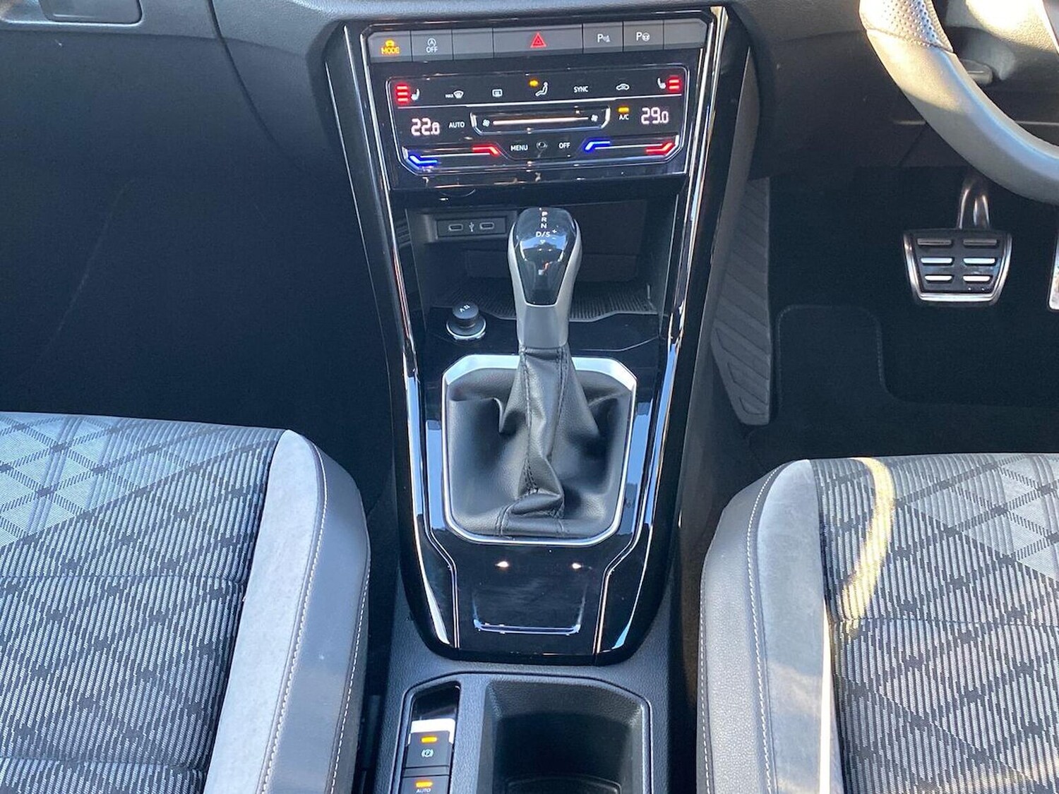 Used Volkswagen T-Roc 2023 for sale - 76821697: Photo 13