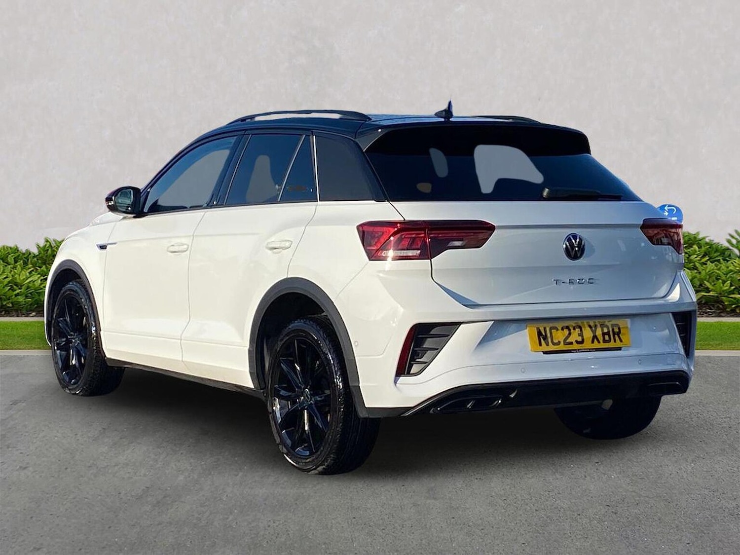 Used Volkswagen T-Roc 2023 for sale - 76821697: Photo 2