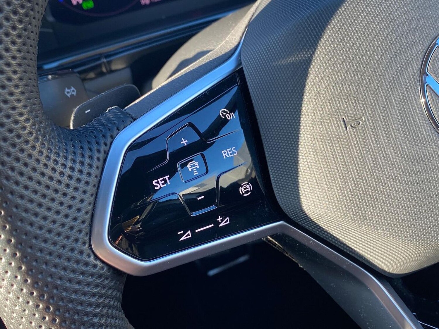 Used Volkswagen T-Roc 2023 for sale - 76821697: Photo 26