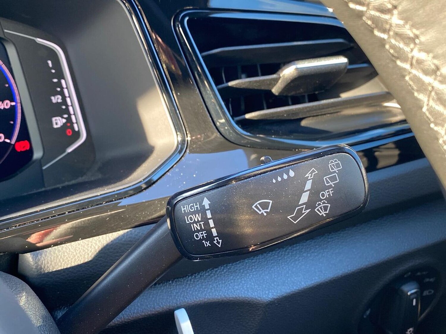 Used Volkswagen T-Roc 2023 for sale - 76821697: Photo 27