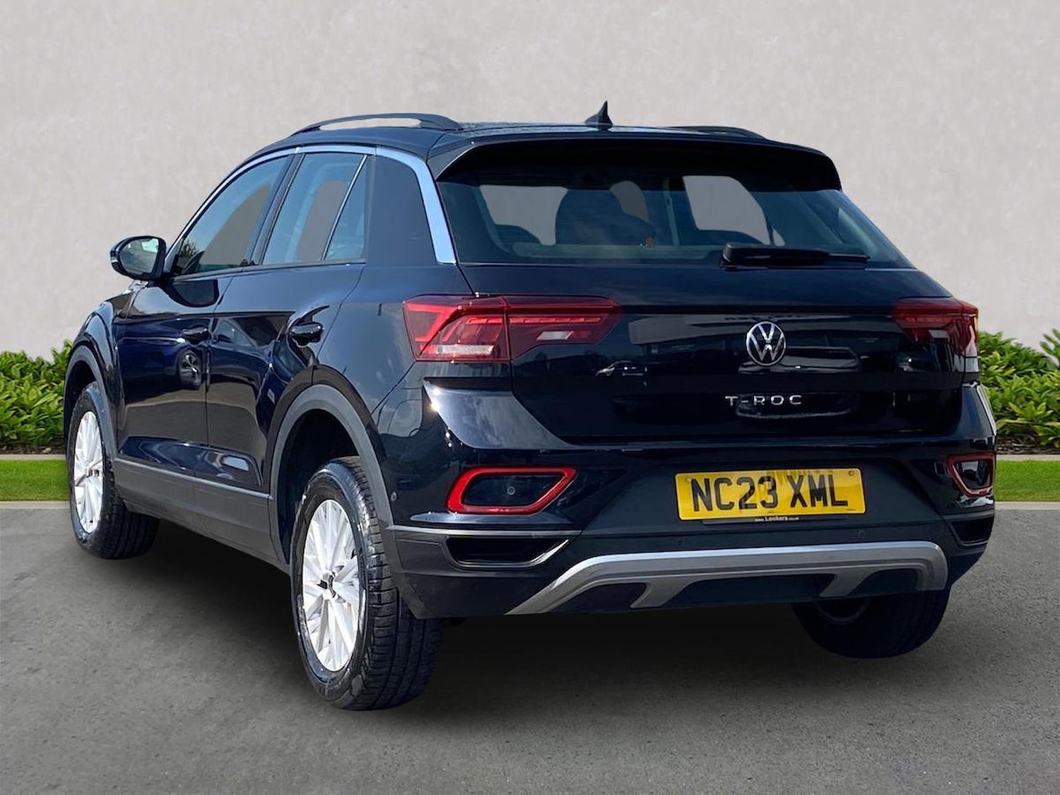 Used Volkswagen T-Roc 2023 for sale - 78195120: Photo 2