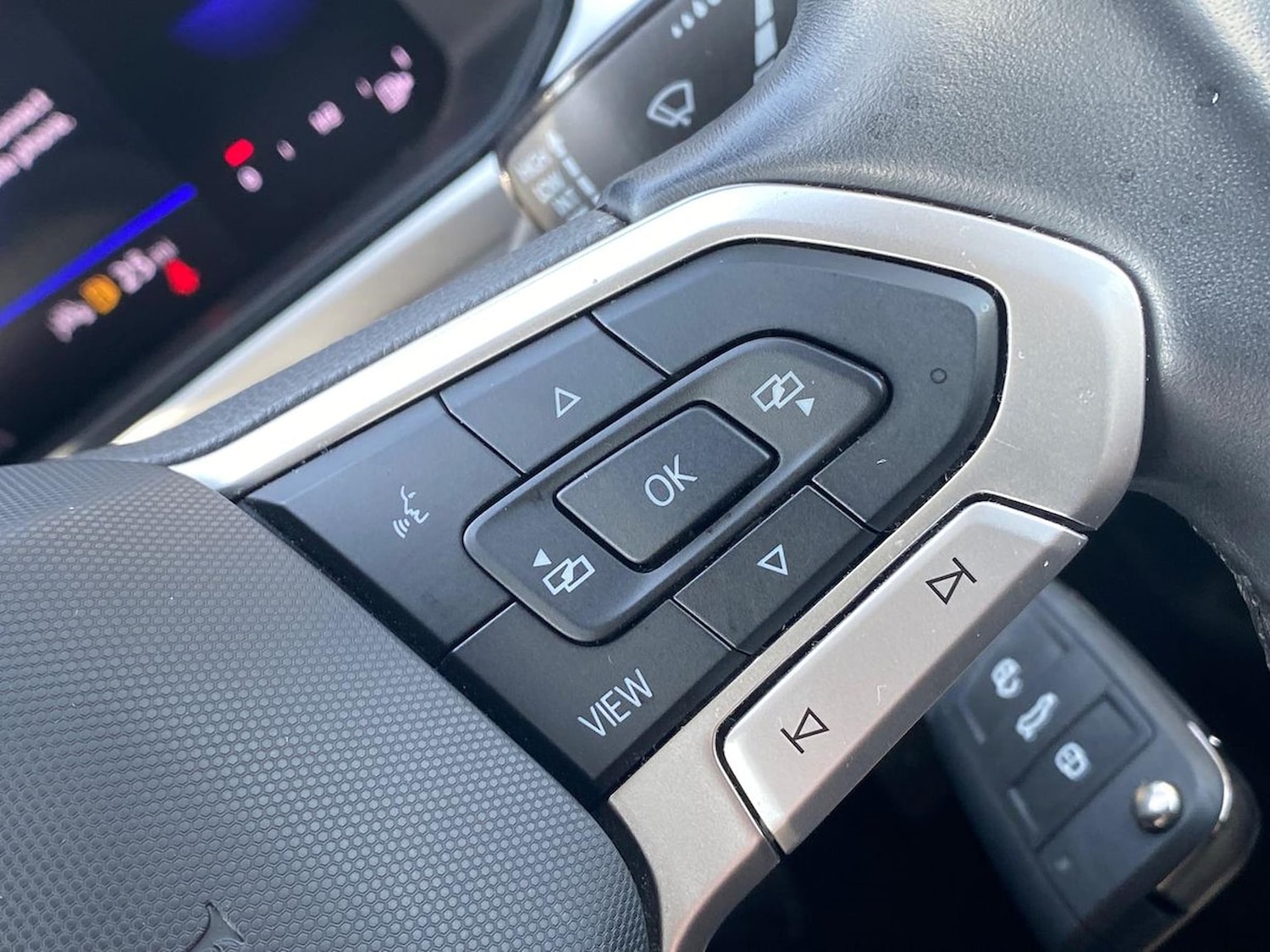 Used Volkswagen T-Roc 2023 for sale - 78195120: Photo 24