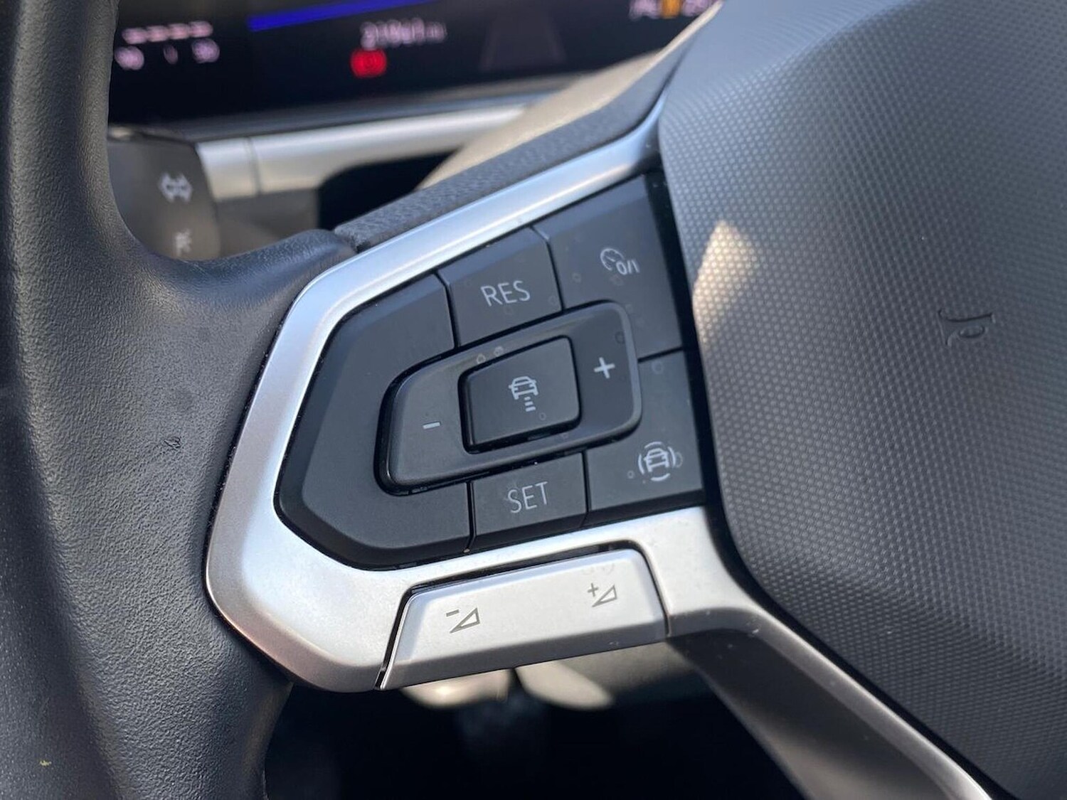 Used Volkswagen T-Roc 2023 for sale - 78195120: Photo 25