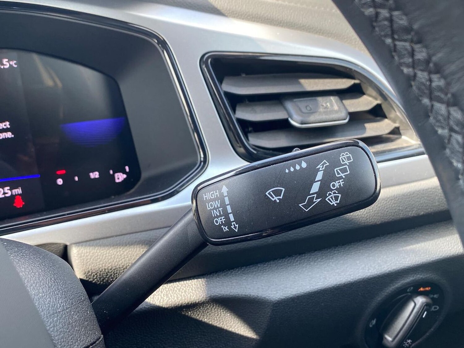 Used Volkswagen T-Roc 2023 for sale - 78195120: Photo 26