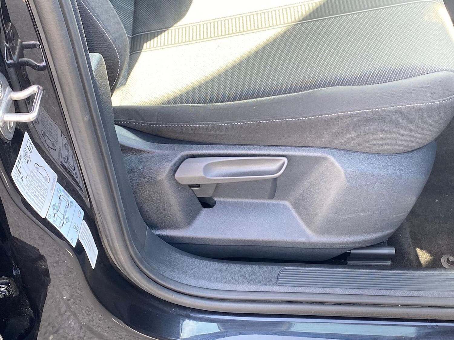 Used Volkswagen T-Roc 2023 for sale - 78195120: Photo 28