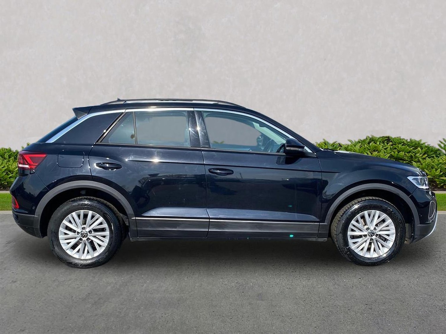 Used Volkswagen T-Roc 2023 for sale - 78195120: Photo 3