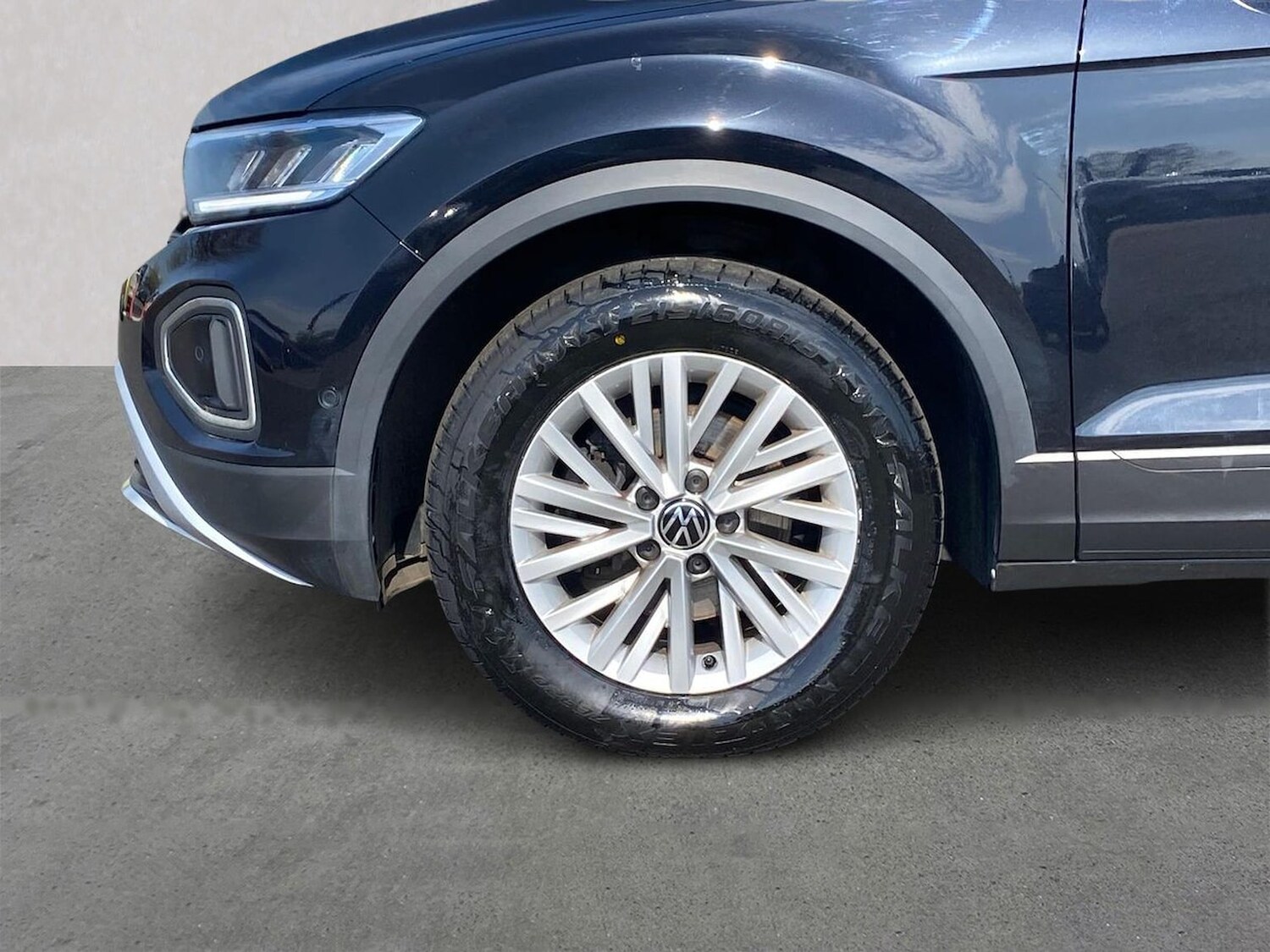 Used Volkswagen T-Roc 2023 for sale - 78195120: Photo 6