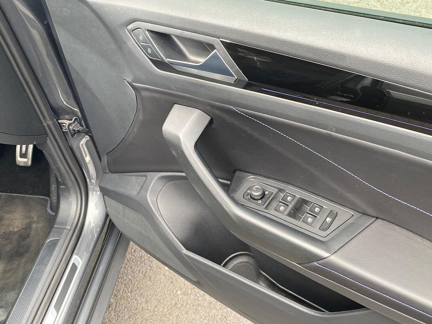 Used Volkswagen T-Roc 2023 for sale - 75971025: Photo 21