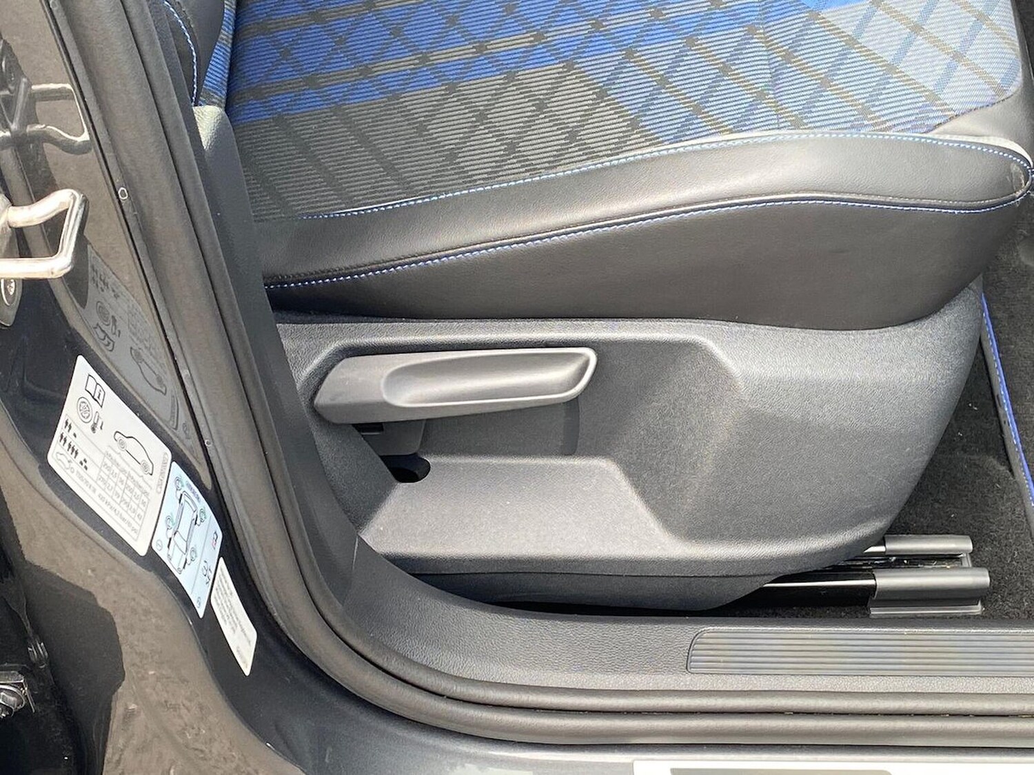 Used Volkswagen T-Roc 2023 for sale - 75971025: Photo 29